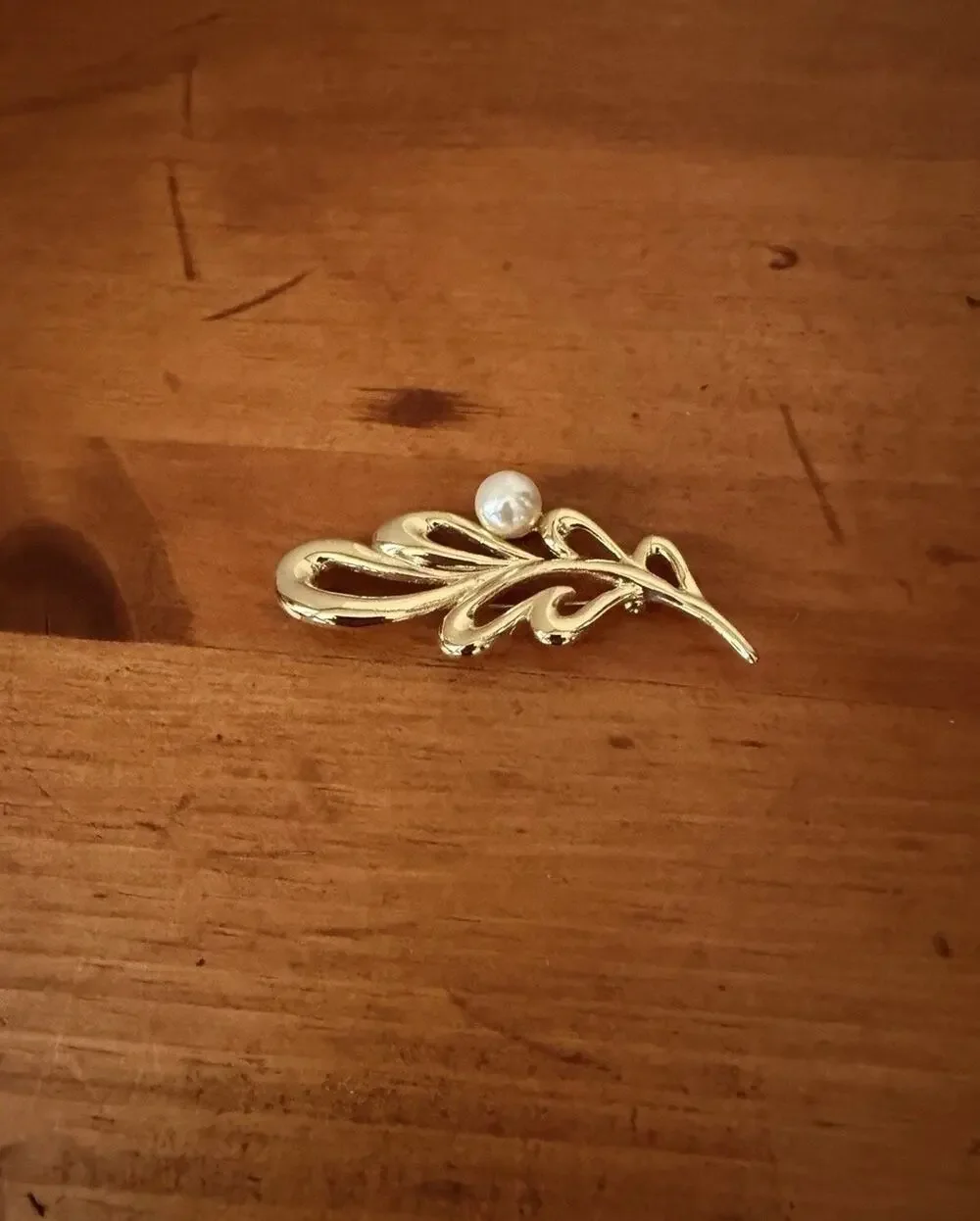 Vintage Gold Tone Faux Pearl Leaf Spray Brooch Openwork Modernist Statement Pin